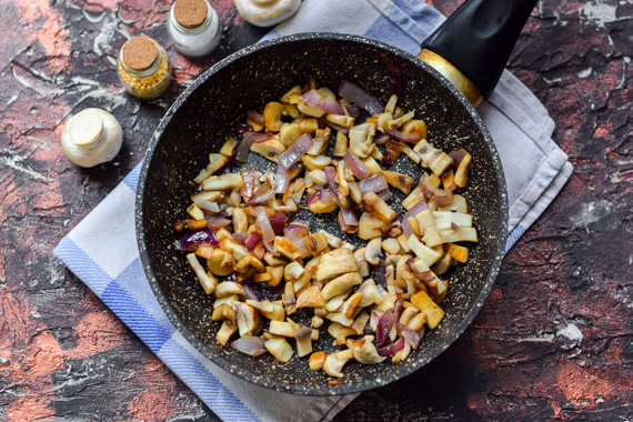 салат с картошкой, курицей и шампиньонами рецепт фото 4